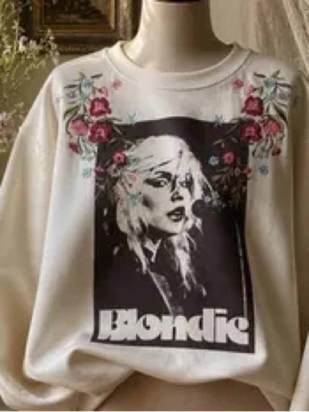 Blondie Embroidered Flowers Crewneck Size Medium Vinyl Icons